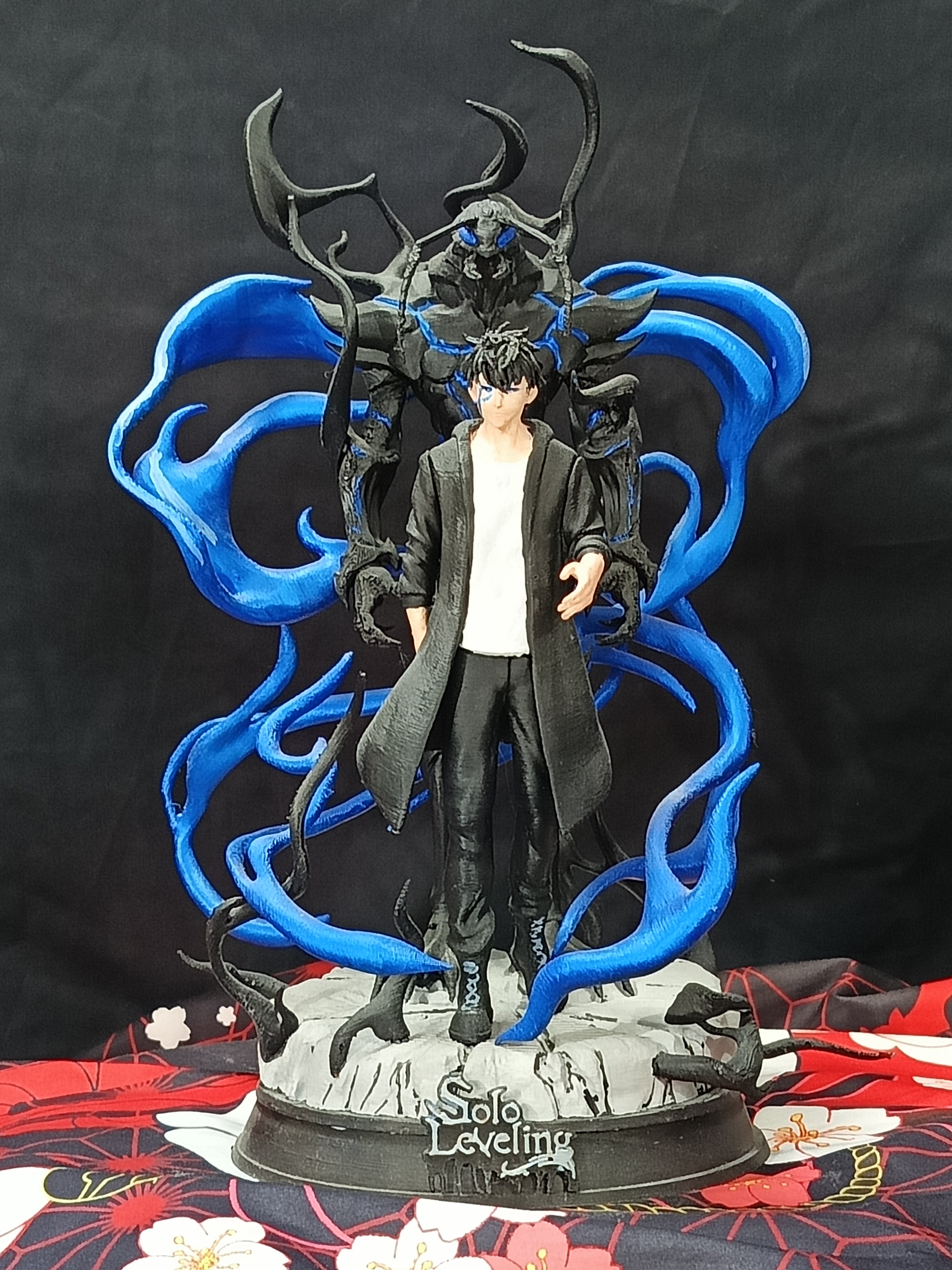 Figurine Sung Jin Woo et Beru Solo Leveling 30cm - Collection Exclusive