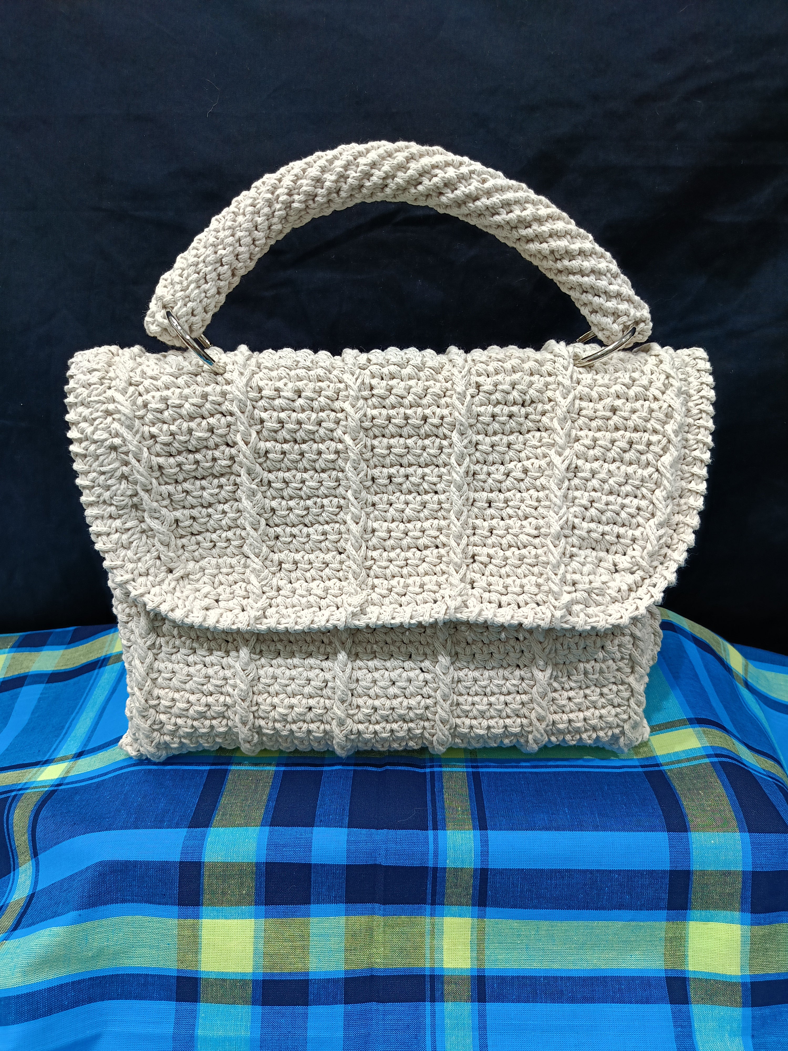 Sac à main chic en crochet beige avec torsades - Fait main 25x30cm