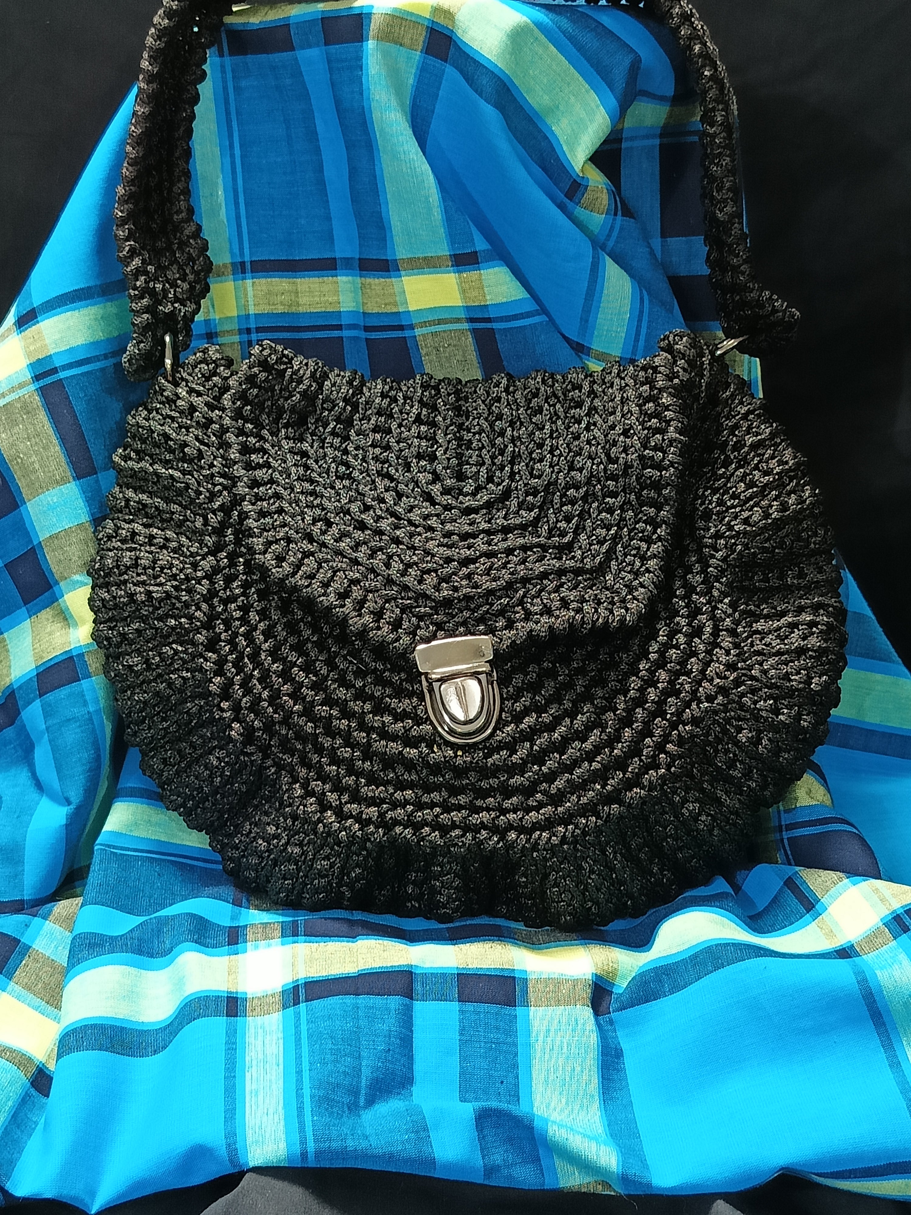 Sac Noir Arrondi Nylon 32x25cm - Design Moderne - Artisanal Français